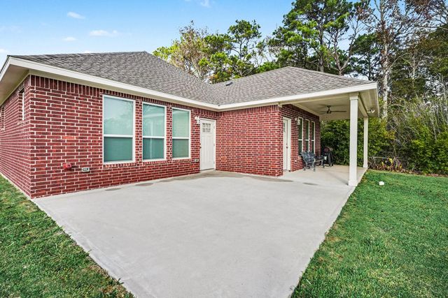 3633 E Meadow Ln, Dickinson, TX 77539