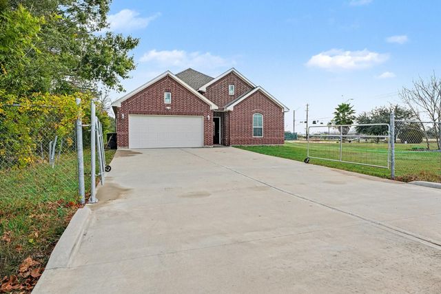 3633 E Meadow Ln, Dickinson, TX 77539