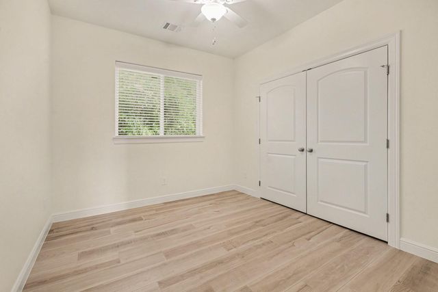 3633 E Meadow Ln, Dickinson, TX 77539