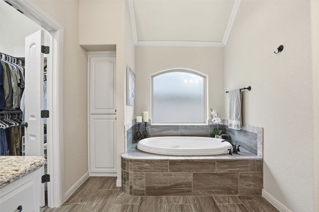 1022 Anna Circle, Granbury, TX 76048