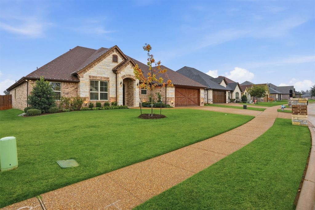 1022 Anna Circle, Granbury, TX 76048