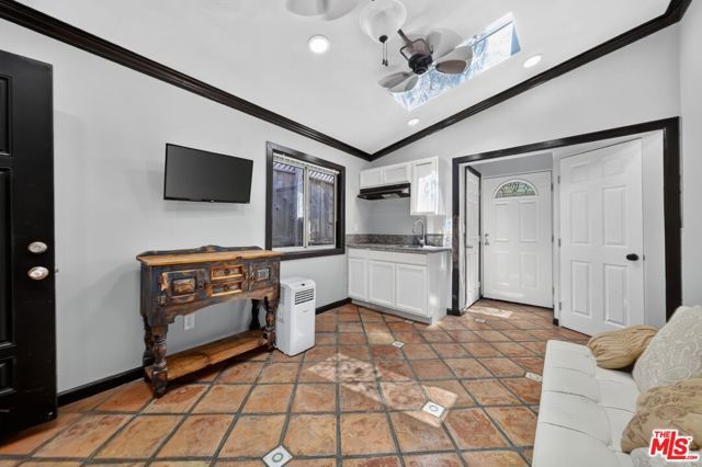 9031 Phyllis Avenue 3A, West Hollywood, CA 90069