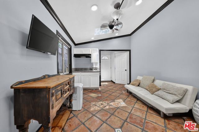 9031 Phyllis Avenue 3A, West Hollywood, CA 90069