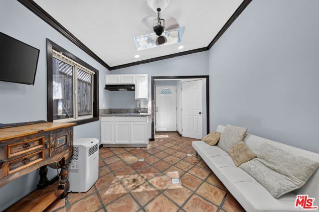 9031 Phyllis Avenue 3A, West Hollywood, CA 90069