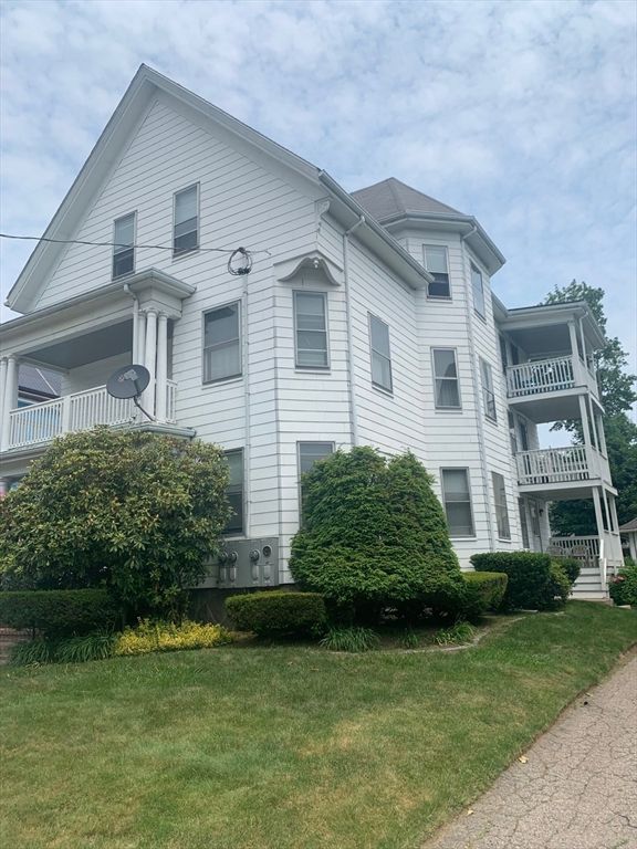 35 Ellis St, Brockton, MA 02302