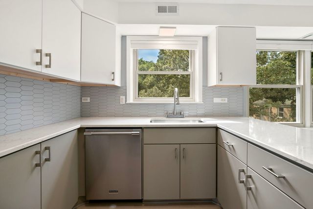 1535 Park Avenue 304, River Forest, IL 60305