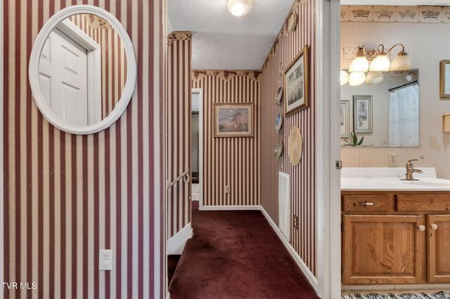 135 Minton Hollow Road, Elizabethton, TN 37643