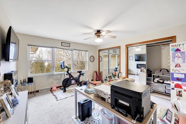 715 EDGE POINT COURT, De Pere, WI 54115