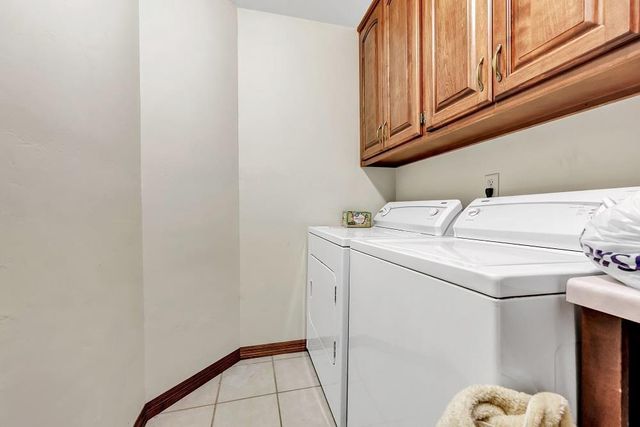715 EDGE POINT COURT, De Pere, WI 54115