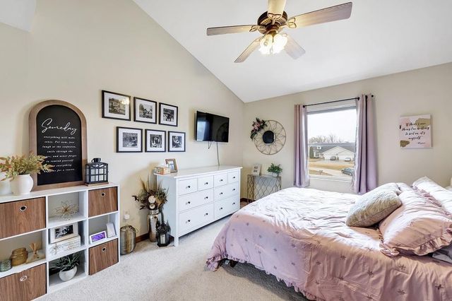 715 EDGE POINT COURT, De Pere, WI 54115