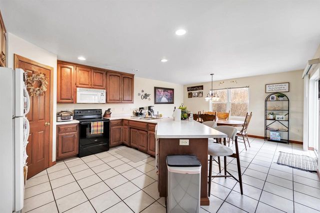 715 EDGE POINT COURT, De Pere, WI 54115