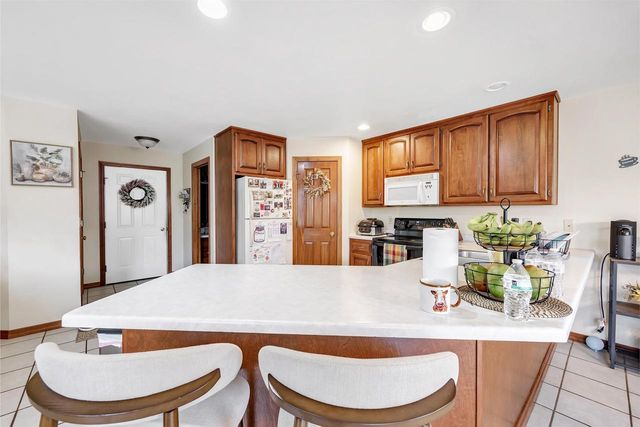 715 EDGE POINT COURT, De Pere, WI 54115