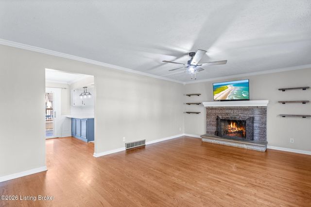 9020 Wooddale Dr, Louisville, KY 40272