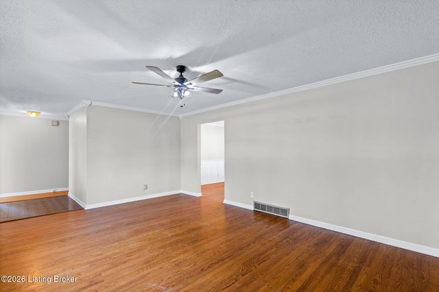 9020 Wooddale Dr, Louisville, KY 40272