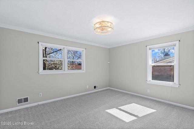 9020 Wooddale Dr, Louisville, KY 40272