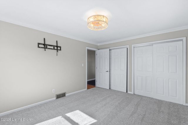 9020 Wooddale Dr, Louisville, KY 40272