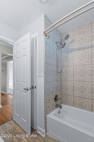 9020 Wooddale Dr, Louisville, KY 40272