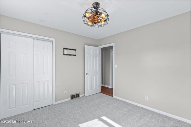 9020 Wooddale Dr, Louisville, KY 40272