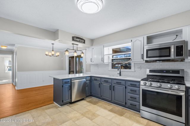 9020 Wooddale Dr, Louisville, KY 40272