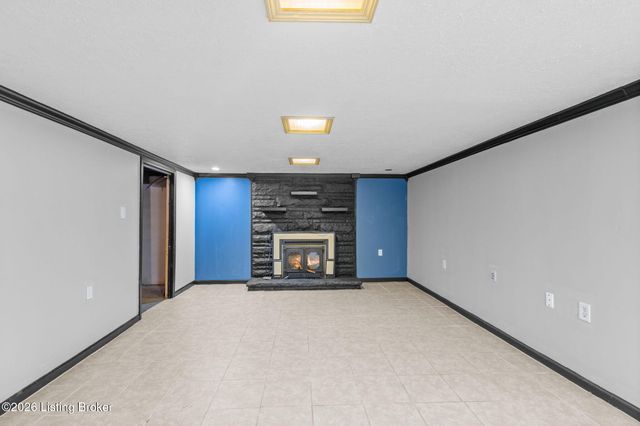 9020 Wooddale Dr, Louisville, KY 40272