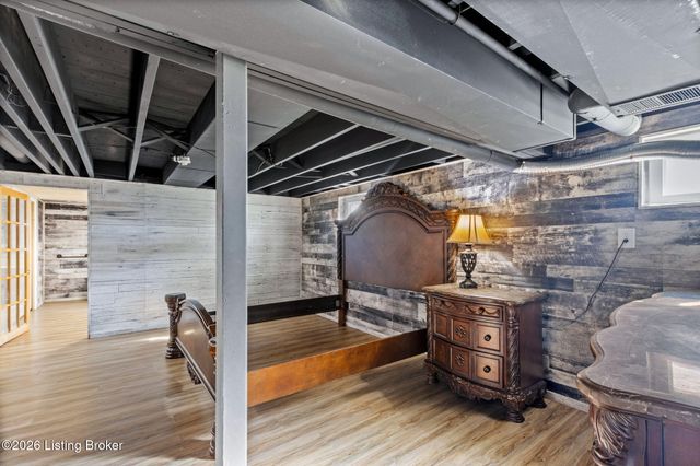 9020 Wooddale Dr, Louisville, KY 40272