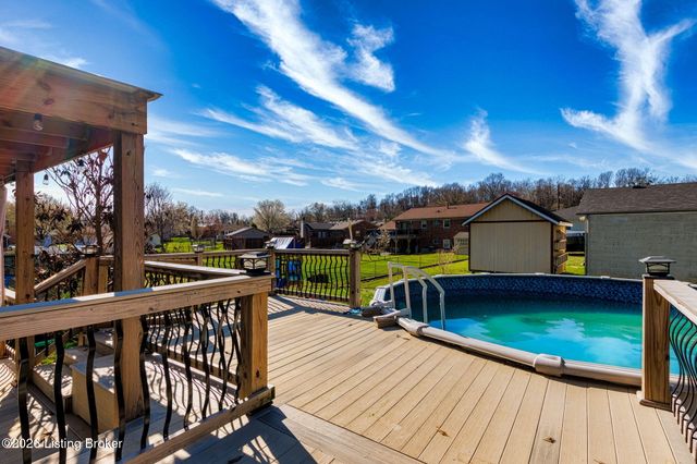 9020 Wooddale Dr, Louisville, KY 40272