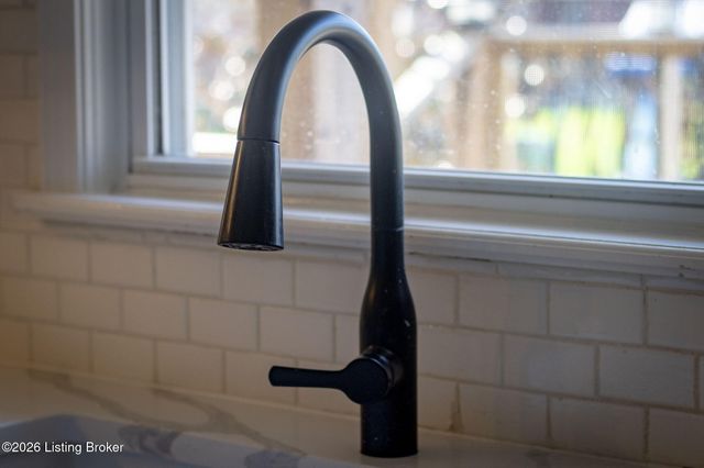 9020 Wooddale Dr, Louisville, KY 40272