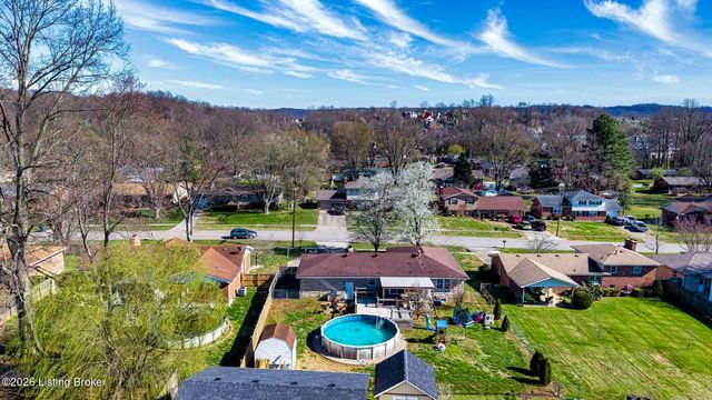 9020 Wooddale Dr, Louisville, KY 40272