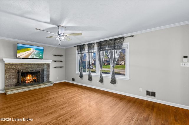 9020 Wooddale Dr, Louisville, KY 40272