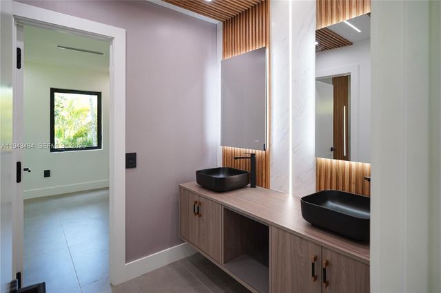 7765 SW 57th Ter, Miami, FL 33143