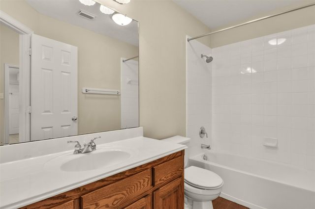 9902 Autumn Lake Trail, Pearland, TX 77584