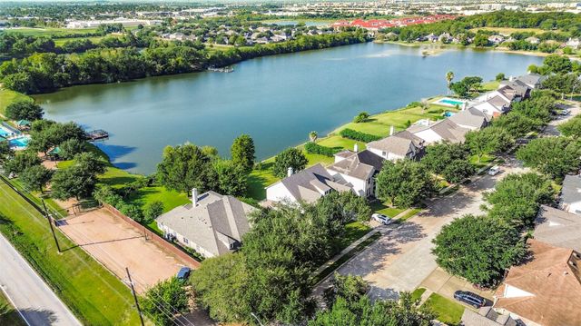 9902 Autumn Lake Trail, Pearland, TX 77584