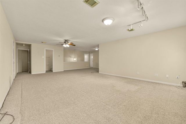 9902 Autumn Lake Trail, Pearland, TX 77584
