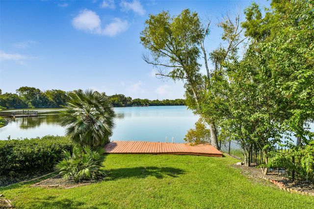 9902 Autumn Lake Trail, Pearland, TX 77584