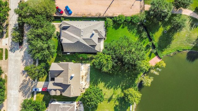 9902 Autumn Lake Trail, Pearland, TX 77584