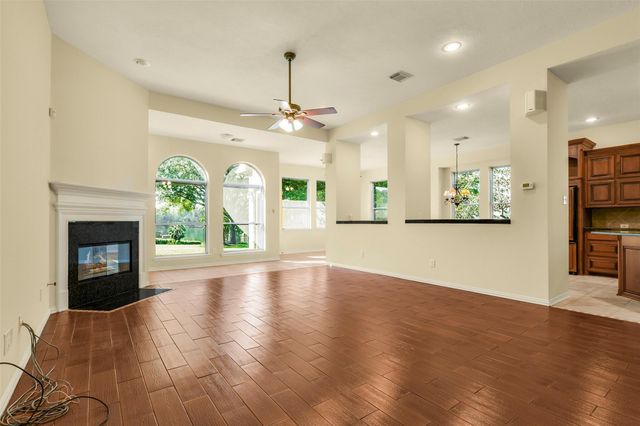 9902 Autumn Lake Trail, Pearland, TX 77584