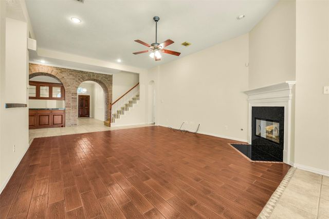 9902 Autumn Lake Trail, Pearland, TX 77584