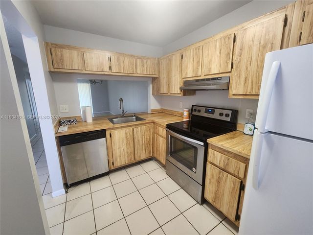 10967 NW 30th Pl A, Sunrise, FL 33322