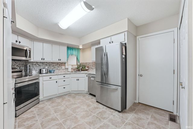 2931 Wood Knoll Lane, Fort Wayne, IN 46804