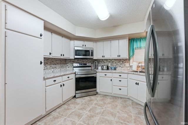 2931 Wood Knoll Lane, Fort Wayne, IN 46804