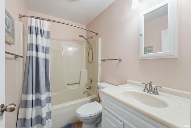 2931 Wood Knoll Lane, Fort Wayne, IN 46804