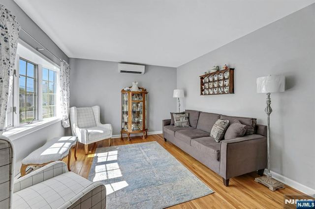 16 Maple Hill Road, Clifton, NJ 07013