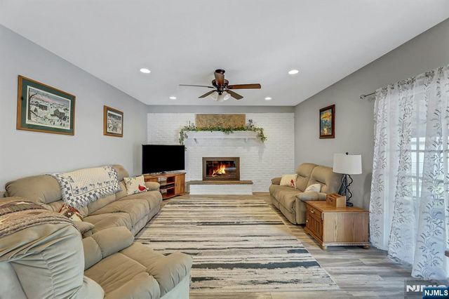 16 Maple Hill Road, Clifton, NJ 07013