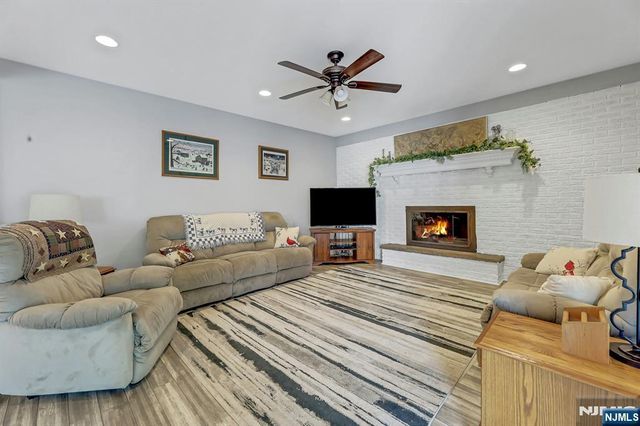 16 Maple Hill Road, Clifton, NJ 07013