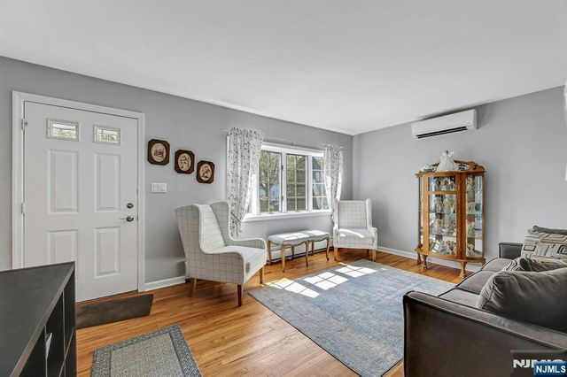16 Maple Hill Road, Clifton, NJ 07013