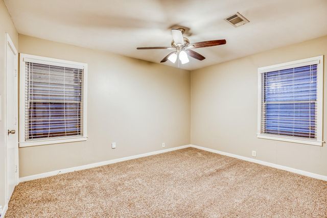 1610 13th Avenue N, Texas City, TX 77590