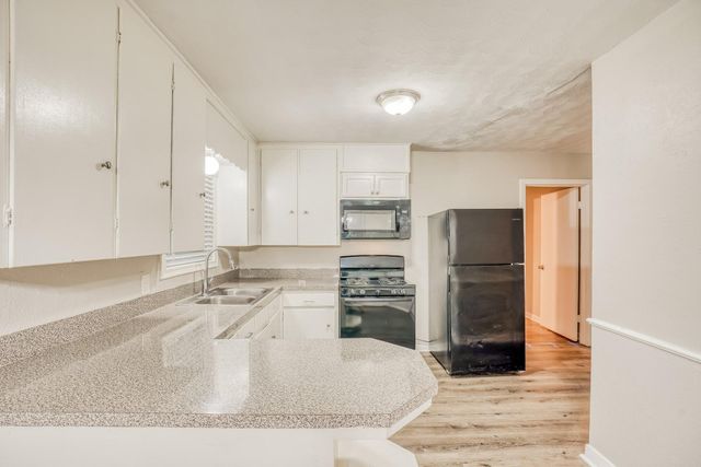 1610 13th Avenue N, Texas City, TX 77590