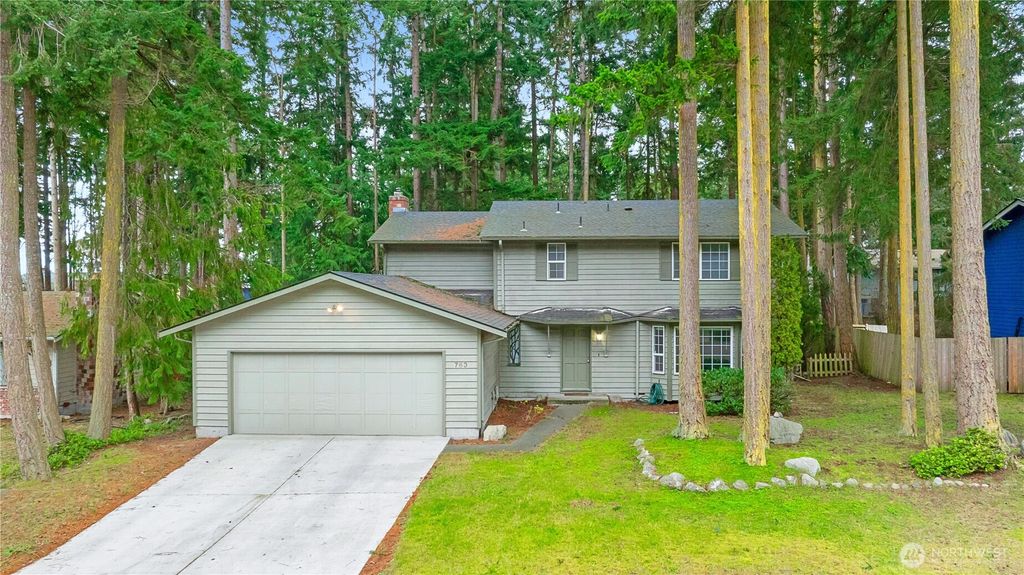 763 SW 10th Court, Oak Harbor, WA 98277