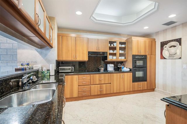 9595 Collins Ave NPHD, Surfside, FL 33154