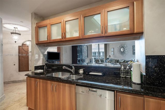 9595 Collins Ave NPHD, Surfside, FL 33154